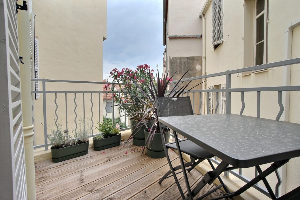 {"discarded_img":0,"scene":2}